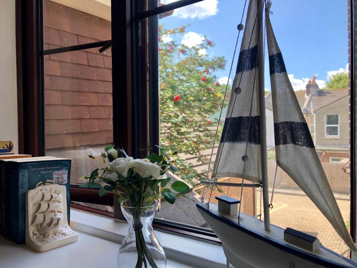 St Georges Balcony Suite With Parking Портсмът Екстериор снимка